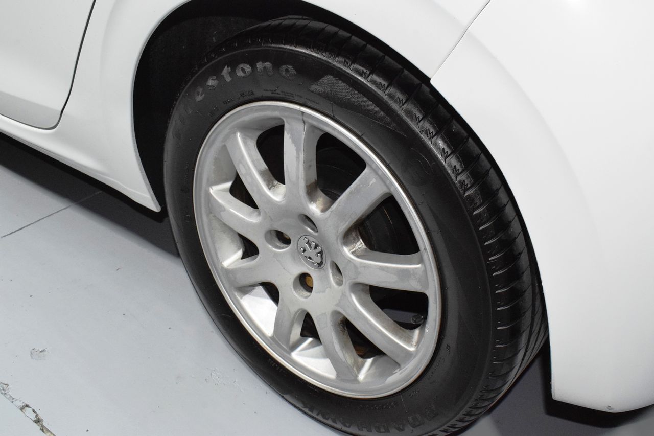 Peugeot 208 1.6 HDI ACTIVE - Foto 41