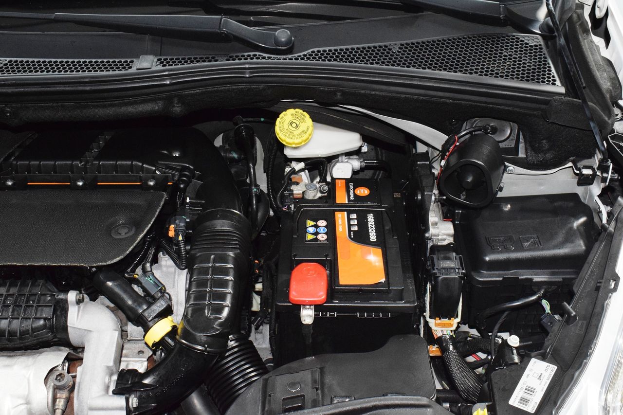 Peugeot 208 1.6 HDI ACTIVE - Foto 43