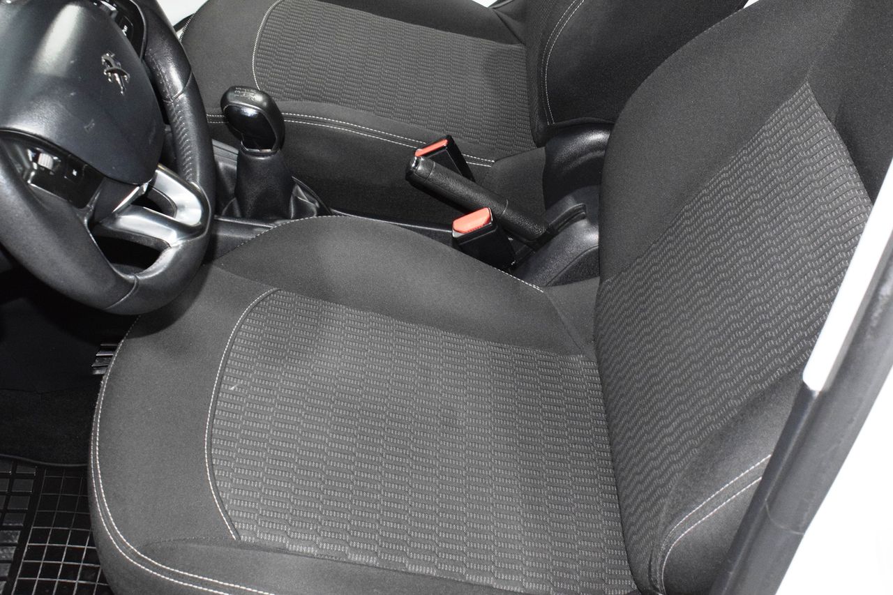 Peugeot 208 1.6 HDI ACTIVE - Foto 19
