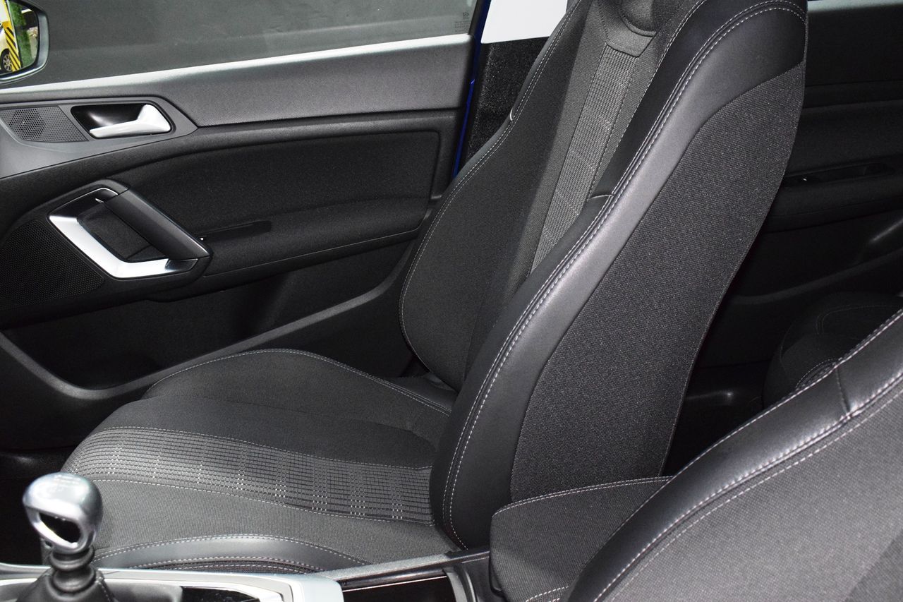 Peugeot 308 SW Allure 1.5 BlueHDi 96KW (130CV) - Foto 18