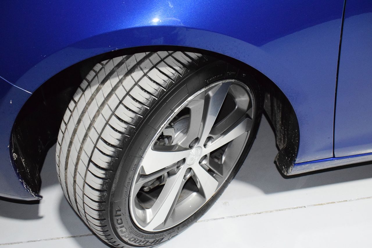 Peugeot 308 SW Allure 1.5 BlueHDi 96KW (130CV) - Foto 34