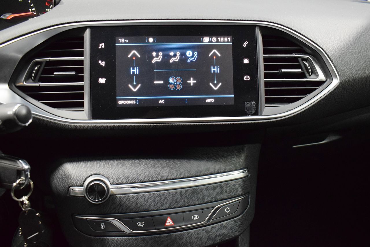 Peugeot 308 SW Allure 1.5 BlueHDi 96KW (130CV) - Foto 27