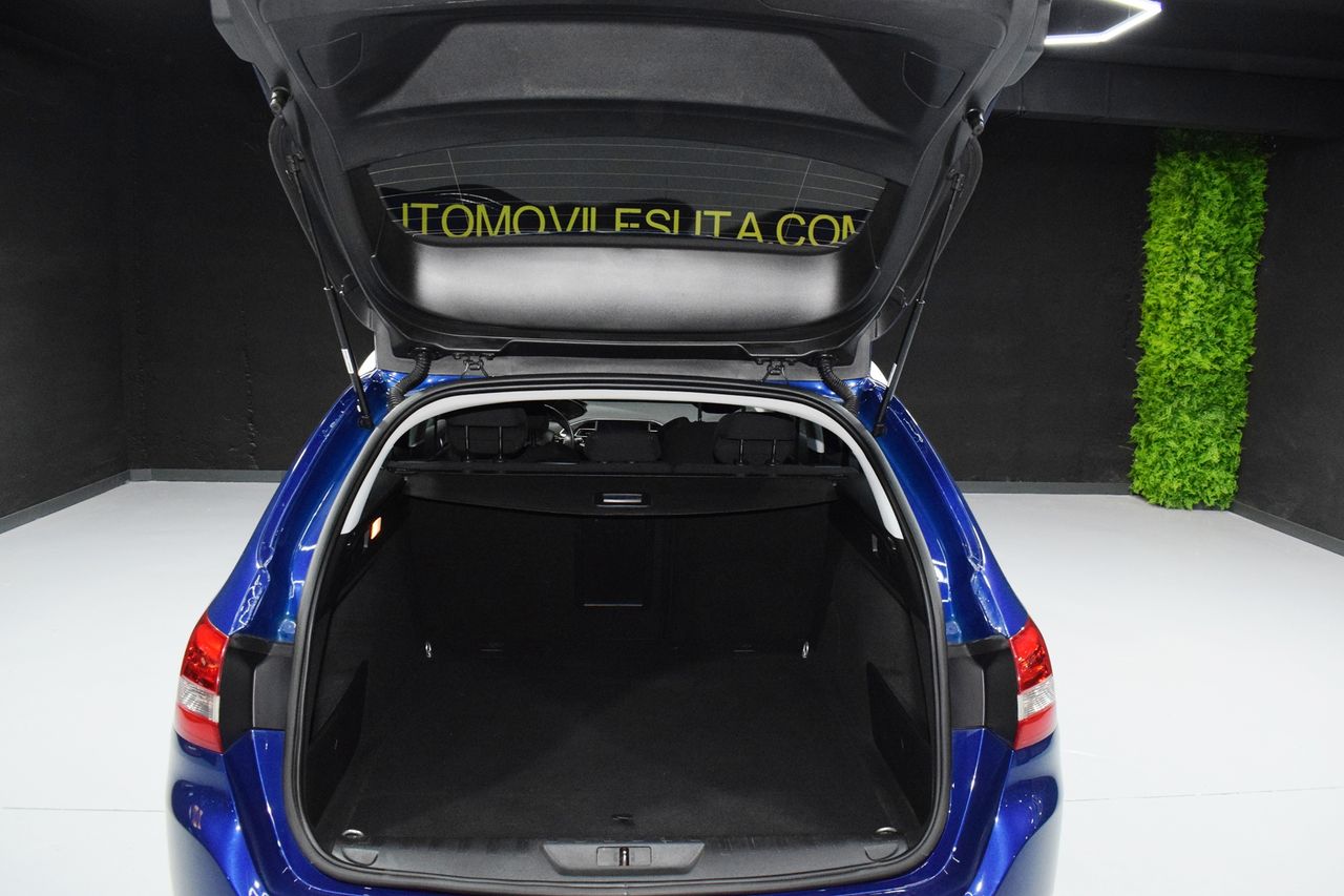 Peugeot 308 SW Allure 1.5 BlueHDi 96KW (130CV) - Foto 9