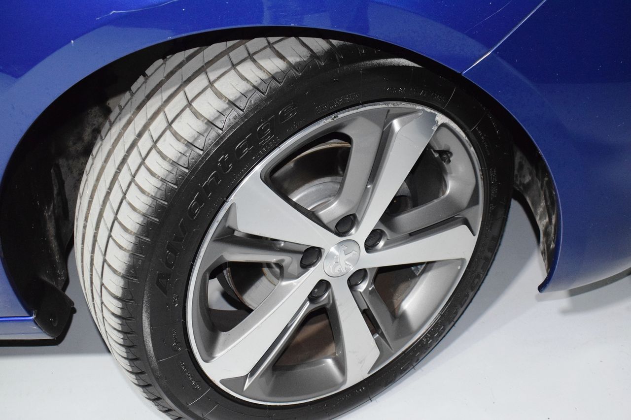 Peugeot 308 SW Allure 1.5 BlueHDi 96KW (130CV) - Foto 35