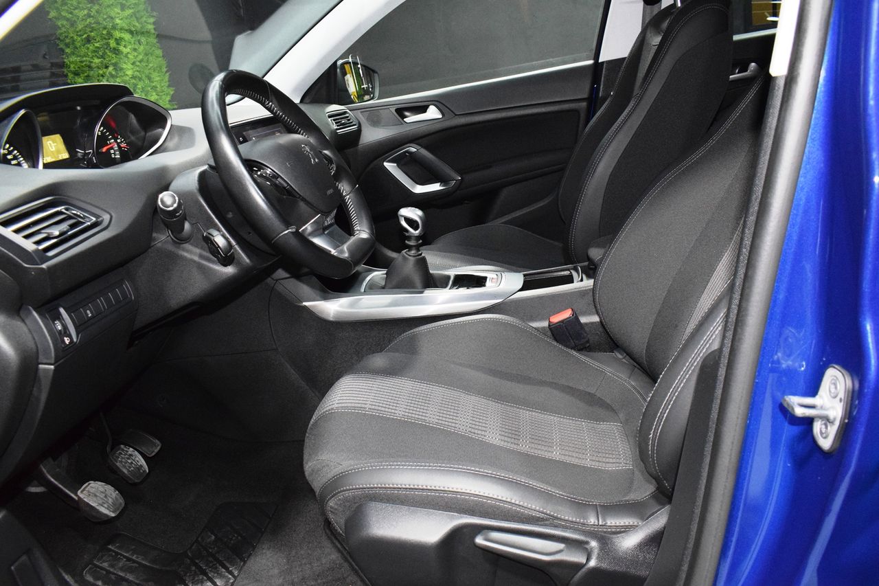 Peugeot 308 SW Allure 1.5 BlueHDi 96KW (130CV) - Foto 19