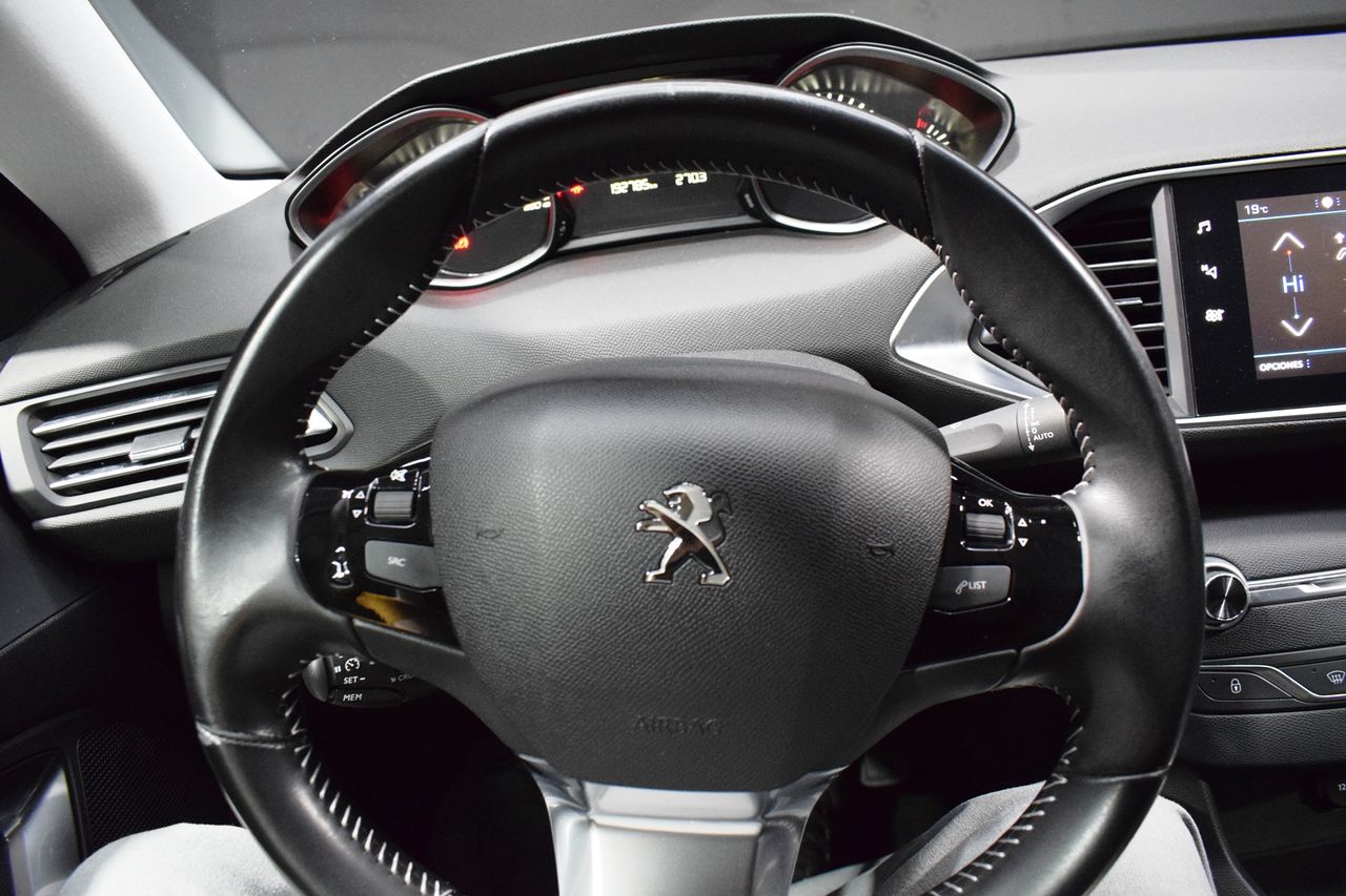Peugeot 308 SW Allure 1.5 BlueHDi 96KW (130CV) - Foto 33