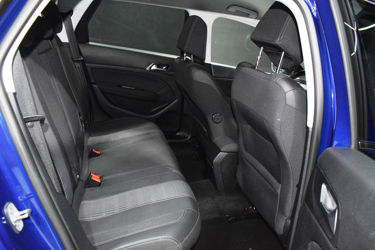 Peugeot 308 SW Allure 1.5 BlueHDi 96KW (130CV) - Foto 12