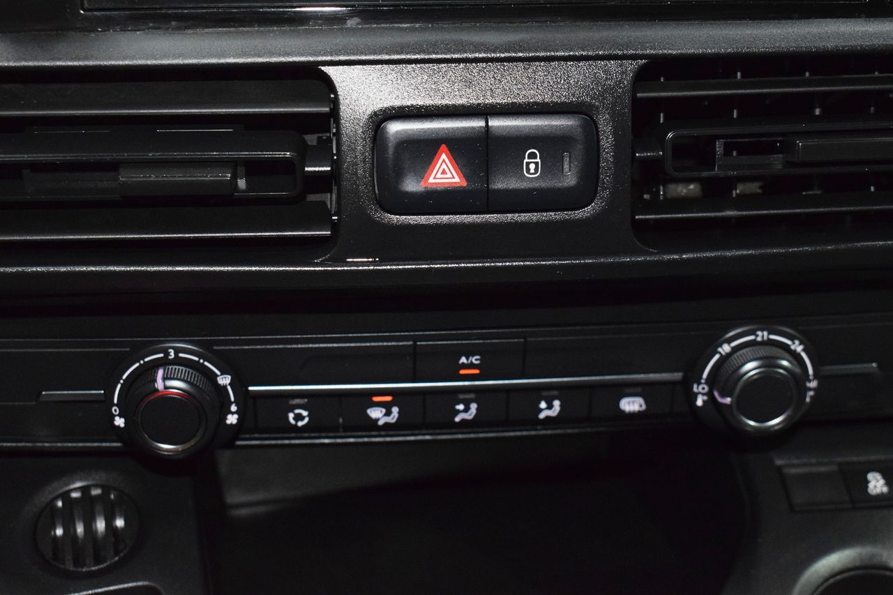 Peugeot Partner Premium Standard 1000kg BlueHDi 73kW 4 P - Foto 28