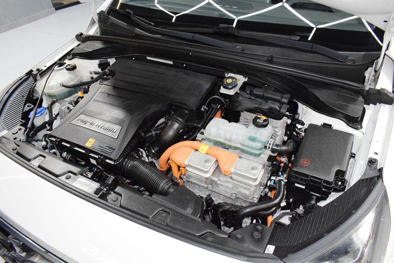Hyundai IONIQ 1.6 GDI PHEV - Foto 28