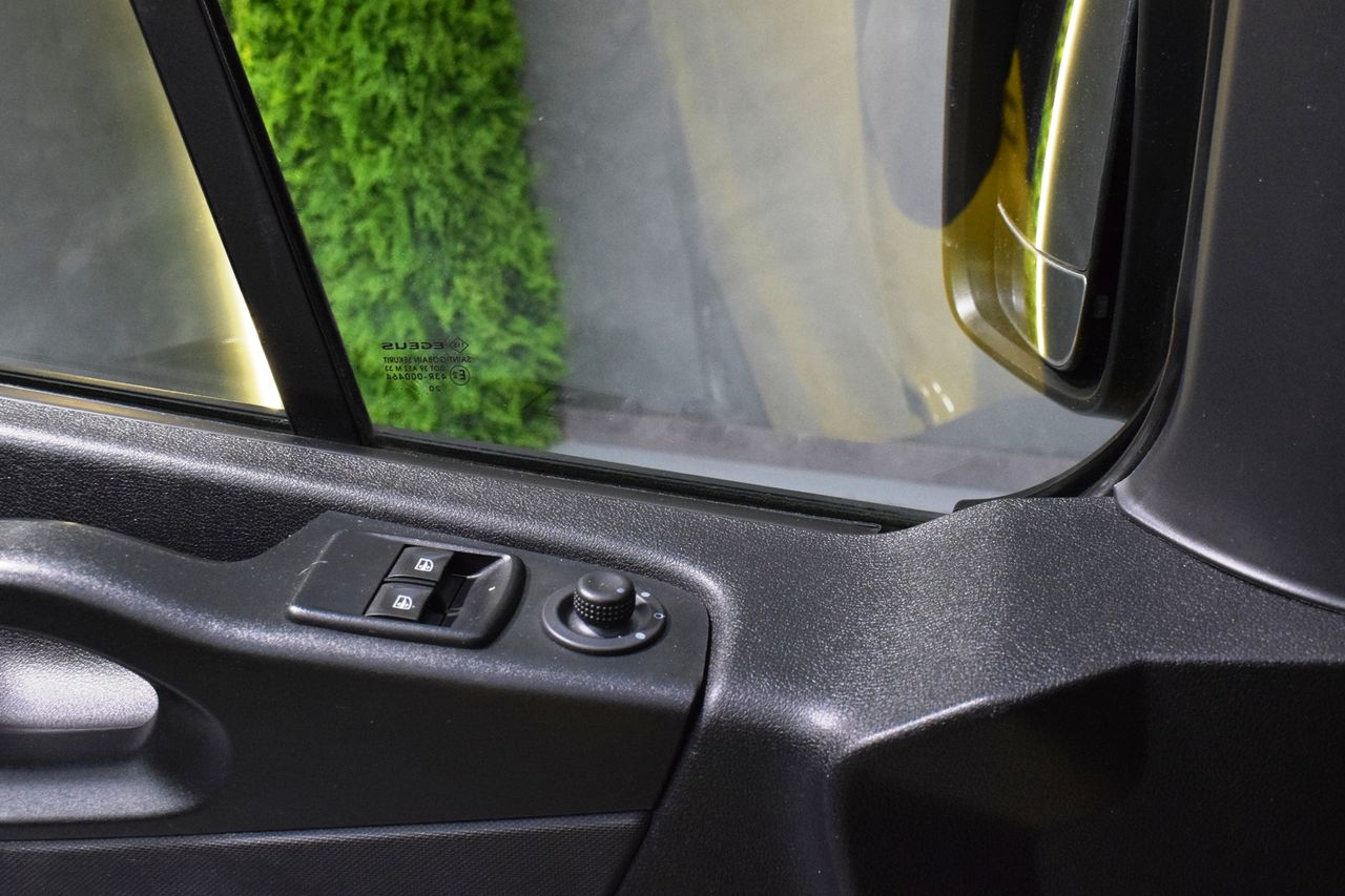 Renault Trafic Furgón 29 L2H1 Energy BluedCi 70 kW 4 P - Foto 22