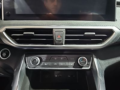maxus-euniq-5-53-kwh-16 Thumbnail