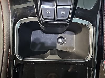 maxus-euniq-5-53-kwh-21 Thumbnail