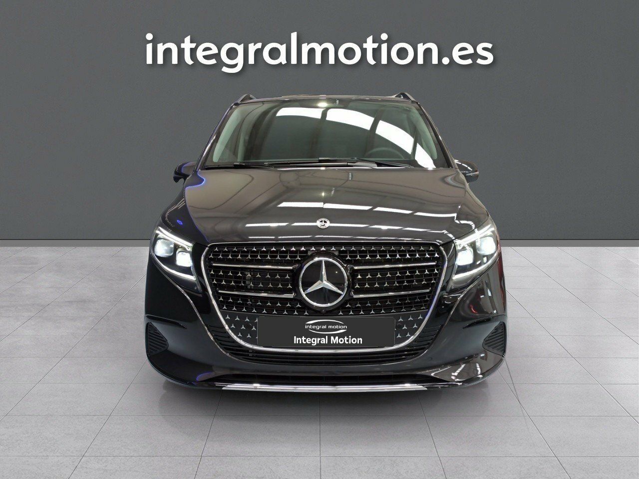 mercedes clase v 2024 / foto grande (2)