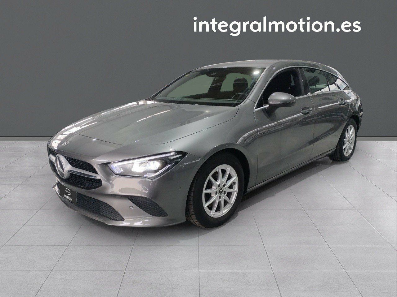Furgoneta con ayudantes  de segunda mano - mercedes cla 2021 /