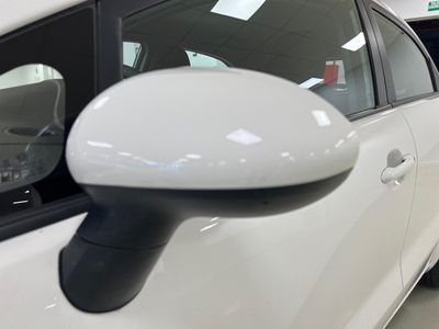 kia-rio-1-4-crdi-57kw-77cv-concept-30 Thumbnail