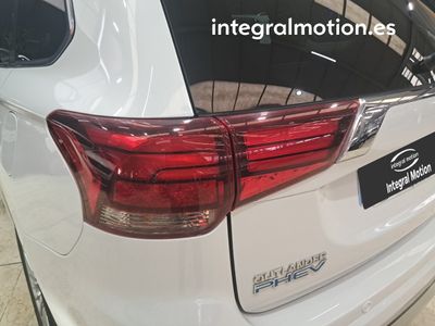 mitsubishi-outlander-2-4-phev-kaiteki-auto-4wd-27 Thumbnail