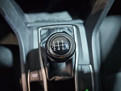 honda-civic-1-0-i-vtec-turbo-elegance-nav-17 Thumbnail
