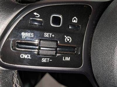 mercedes-glb-180-d-5d-11 Thumbnail