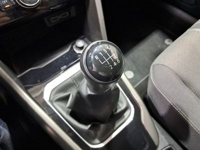 volkswagen-t-roc-advance-1-0-tsi-85kw-115cv-17 Thumbnail