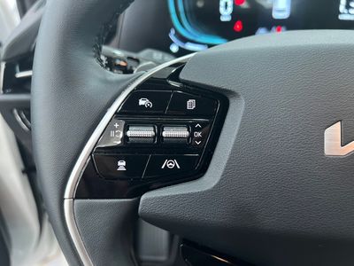 kia-niro-1-6-gdi-hev-104kw-141cv-drive-11 Thumbnail