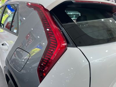 kia-niro-1-6-gdi-hev-104kw-141cv-drive-27 Thumbnail