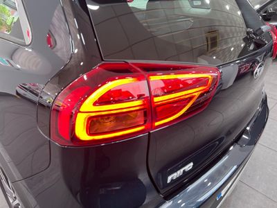 kia-niro-1-6-gdi-hev-104kw-141cv-drive-27 Thumbnail