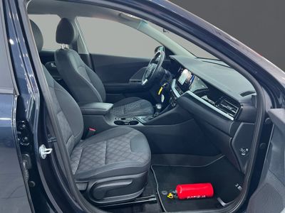 kia-niro-1-6-gdi-hev-104kw-141cv-drive-8 Thumbnail