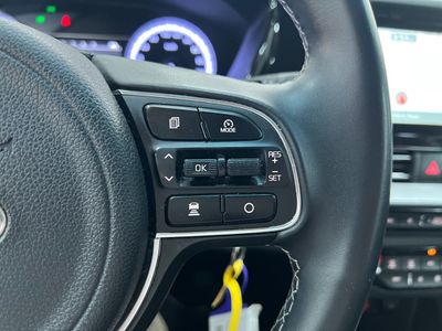 kia-niro-1-6-gdi-hev-104kw-141cv-drive-12 Thumbnail