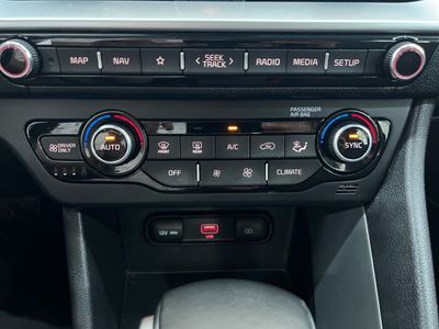 kia-niro-1-6-gdi-hev-104kw-141cv-drive-16 Thumbnail