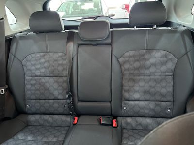 kia-niro-1-6-gdi-hev-104kw-141cv-drive-19 Thumbnail
