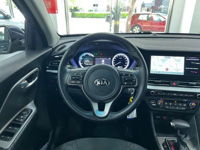 kia-niro-1-6-gdi-hev-104kw-141cv-drive-10 Thumbnail