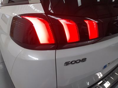 peugeot-5008-gt-line-bluehdi-96kw-130cv-s-s-eat8-27 Thumbnail