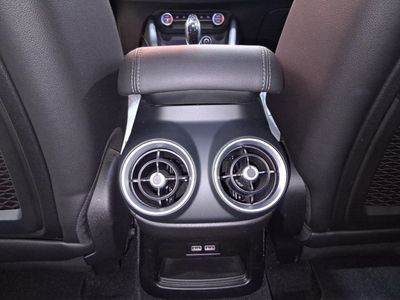 alfa-romeo-stelvio-2-0-gasolina-147kw-200cv-executive-q4-20 Thumbnail