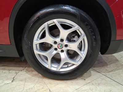 alfa-romeo-stelvio-2-0-gasolina-147kw-200cv-executive-q4-28 Thumbnail