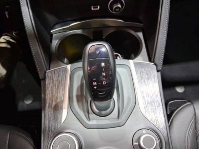 alfa-romeo-stelvio-2-0-gasolina-147kw-200cv-executive-q4-17 Thumbnail