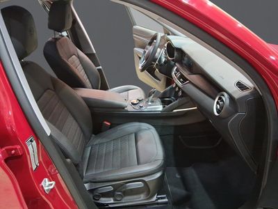 alfa-romeo-stelvio-2-0-gasolina-147kw-200cv-executive-q4-8 Thumbnail