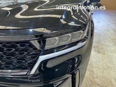 kia-sorento-1-6-t-gdi-phev-black-edition-4x4-7pl-26 Thumbnail
