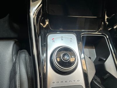 kia-sorento-1-6-t-gdi-phev-black-edition-4x4-7pl-17 Thumbnail