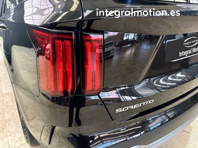 kia-sorento-1-6-t-gdi-phev-black-edition-4x4-7pl-27 Thumbnail