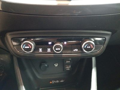 opel-crossland-1-5d-88kw-120cv-business-elegance-auto-16 Thumbnail