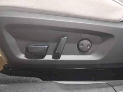 mitsubishi-outlander-phev-kaiteki-4wd-35 Thumbnail