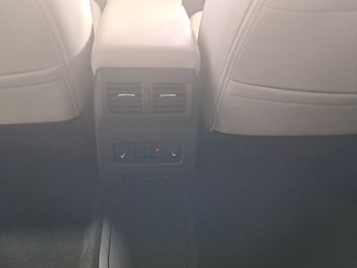 mitsubishi-outlander-phev-kaiteki-4wd-20 Thumbnail