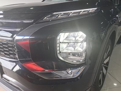 mitsubishi-outlander-phev-kaiteki-4wd-26 Thumbnail