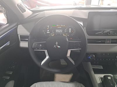 mitsubishi-outlander-phev-kaiteki-4wd-10 Thumbnail
