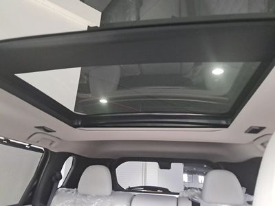 mitsubishi-outlander-phev-kaiteki-4wd-36 Thumbnail