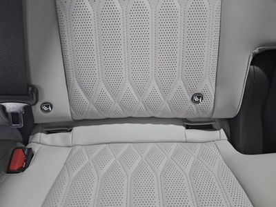 mitsubishi-outlander-phev-kaiteki-4wd-22 Thumbnail