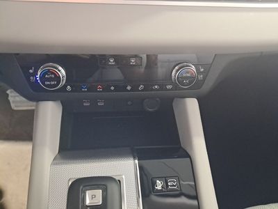 mitsubishi-outlander-phev-kaiteki-4wd-16 Thumbnail