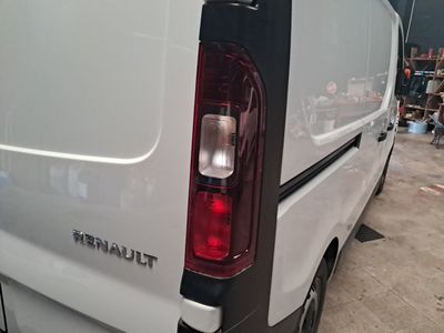 renault-trafic-furg-n-l1h1-blue-dci-furg-n-17 Thumbnail