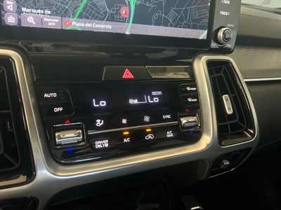 kia-sorento-1-6-t-gdi-phev-emotion-4x4-7pl-p-luxury-16 Thumbnail