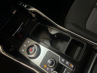 kia-sorento-1-6-t-gdi-phev-emotion-4x4-7pl-p-luxury-21 Thumbnail